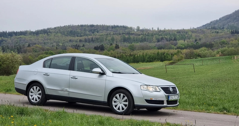 Volkswagen Passat cena 8999 przebieg: 350300, rok produkcji 2006 z Wałbrzych małe 56